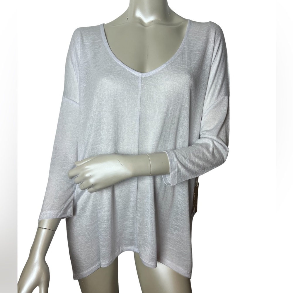 Kerisma brand White Sweetheart neck 3/4 Sleeve lightweight stretch Top